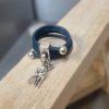 Bague femme en cuir rond bleu et son faon