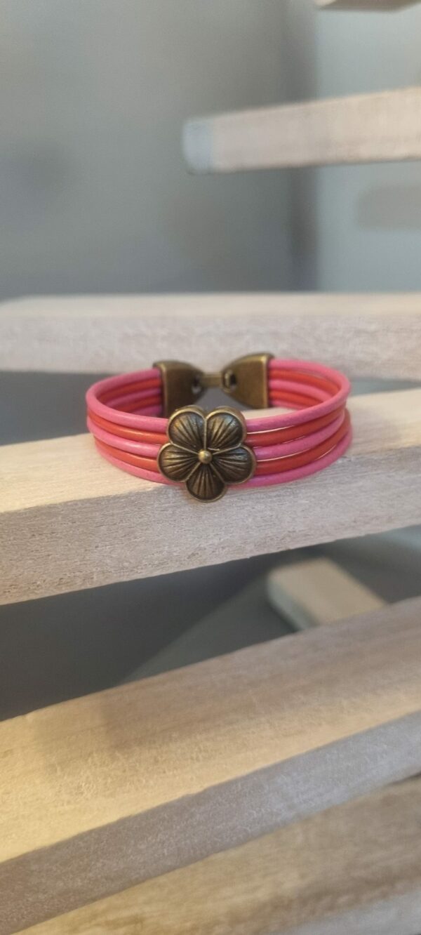 Bracelet enfant cuir rond rose et orange et fleur bronze