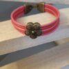 Bracelet enfant cuir rond rose et orange et fleur bronze