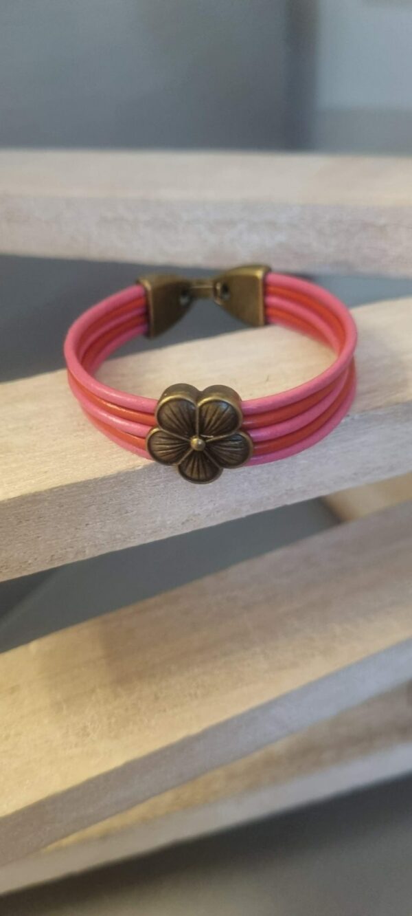 Bracelet enfant cuir rond rose et orange et fleur bronze