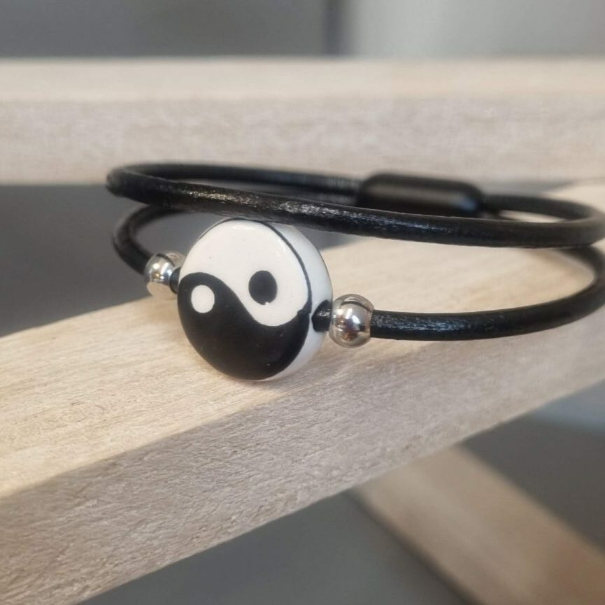 Bracelet homme cuir rond noir et perle yin et yang
