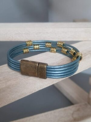 Bracelet femme en cuir rond bleu et perles dorées