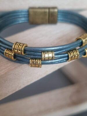 Bracelet femme en cuir rond bleu et perles dorées