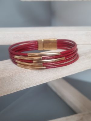 Bracelet femme en cuir rond rouge et tubes dorés