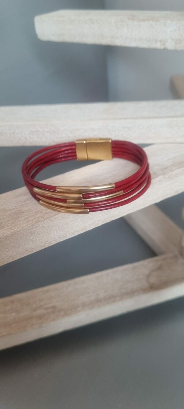 Bracelet femme en cuir rond rouge et tubes dorés