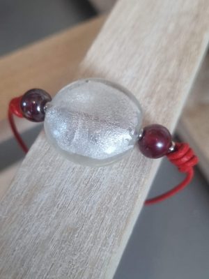 Bracelet en cuir rond rouge, perles en verre