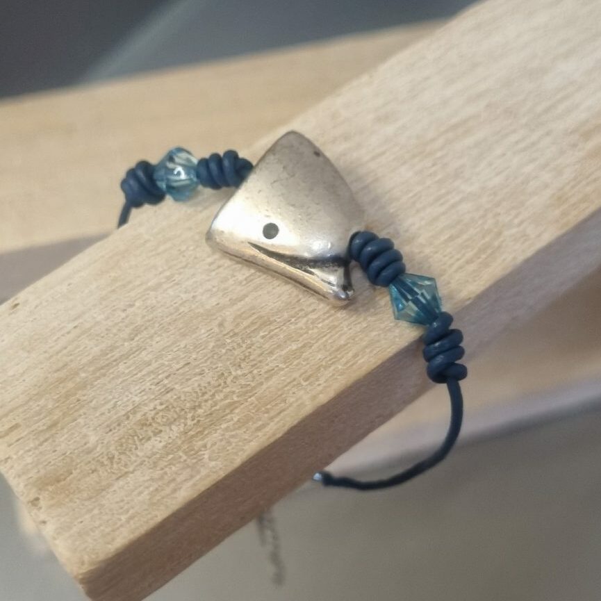 Bracelet enfant en cuir rond bleu et son dauphin
