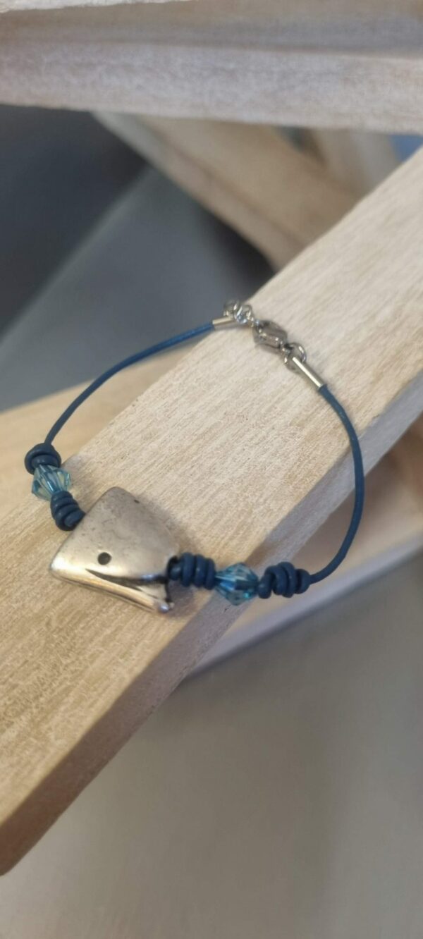 2CO49A Bracelet enfant en cuir rond bleu et son dauphin