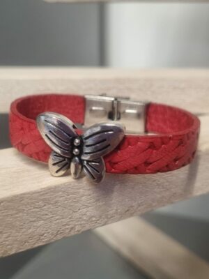 Bracelet enfant en cuir rouge et papillon argenté