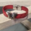 Bracelet enfant en cuir rouge et papillon argenté