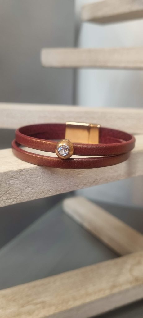 Bracelet femme en cuir bordeaux doré et Swarovski