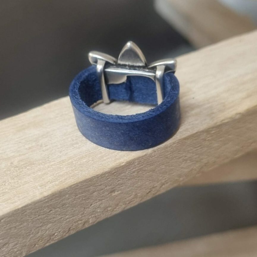 Bague femme en cuir 10 bleu et sa fleur de lotus