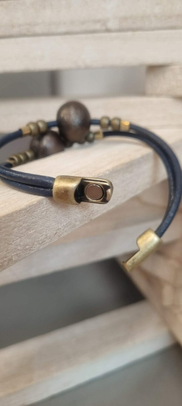 Bracelet cuir rond bleu et perles métalliques et céramiques