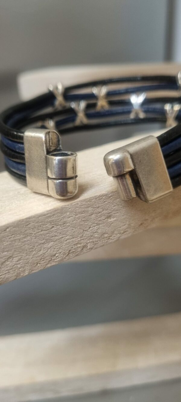 Bracelet homme en cuir rond noir et bleu et passants slide argentés