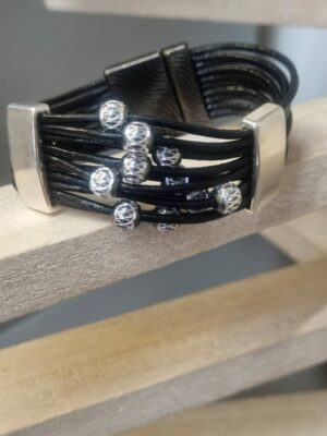 Bracelet femme en cuir rond noir et ses 10 perles en aluminium