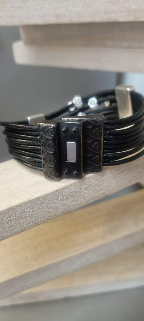 Bracelet femme en cuir rond noir et ses 10 perles en aluminium