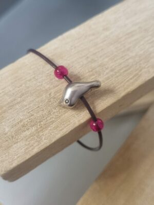 Bracelet enfant en cuir rond violet et oiseau argenté