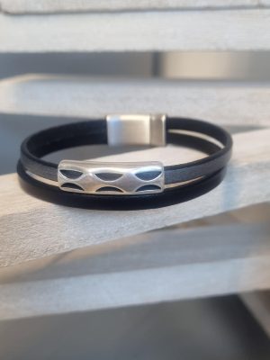 Bracelet homme en cuir plat noir et argenté, passant tube en zamak