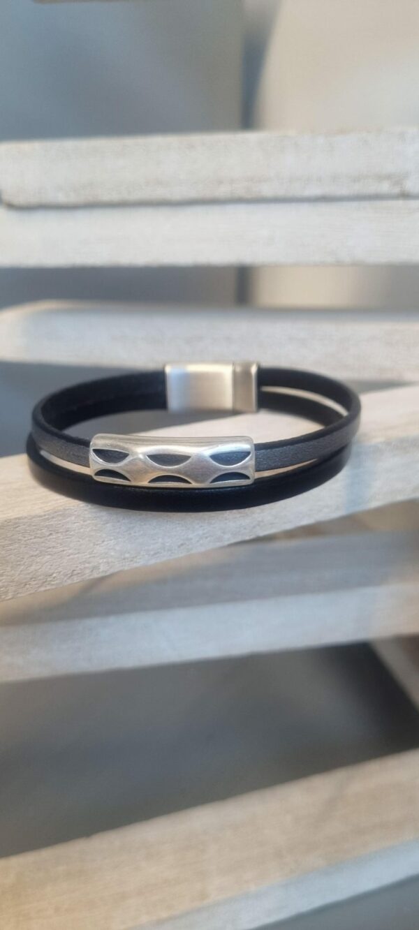 Bracelet homme en cuir plat noir et argenté, passant tube en zamak