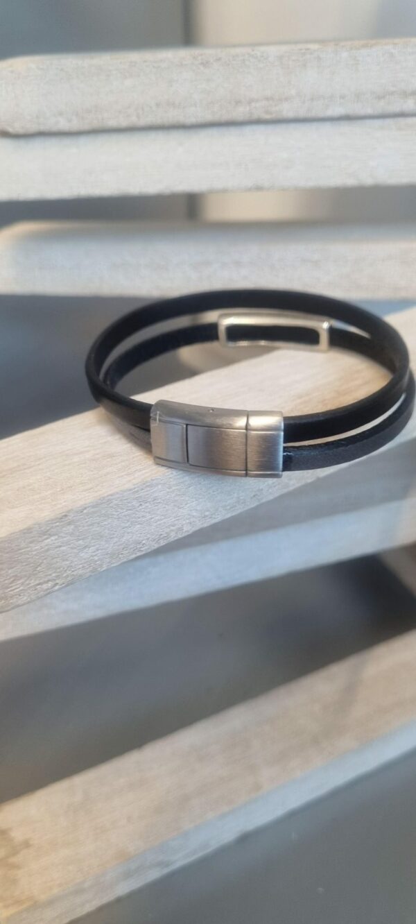 Bracelet homme en cuir plat noir et argenté, passant tube en zamak