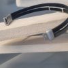 Bracelet homme en cuir plat noir et argenté, passant tube en zamak