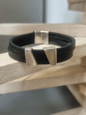 Bracelet homme en cuir carré noir et ses deux passants argentés