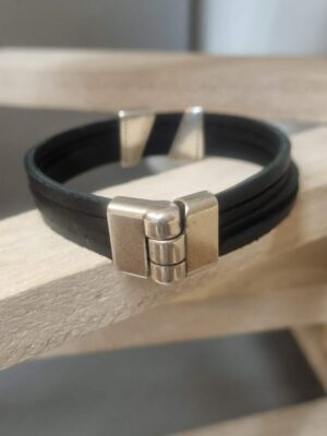 Bracelet homme en cuir carré noir et ses deux passants argentés