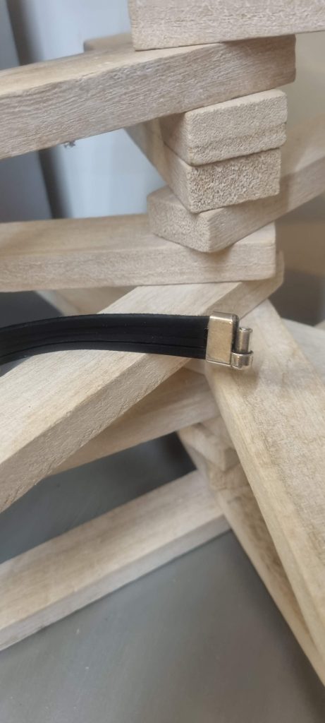 Bracelet homme en cuir carré noir et ses deux passants argentés