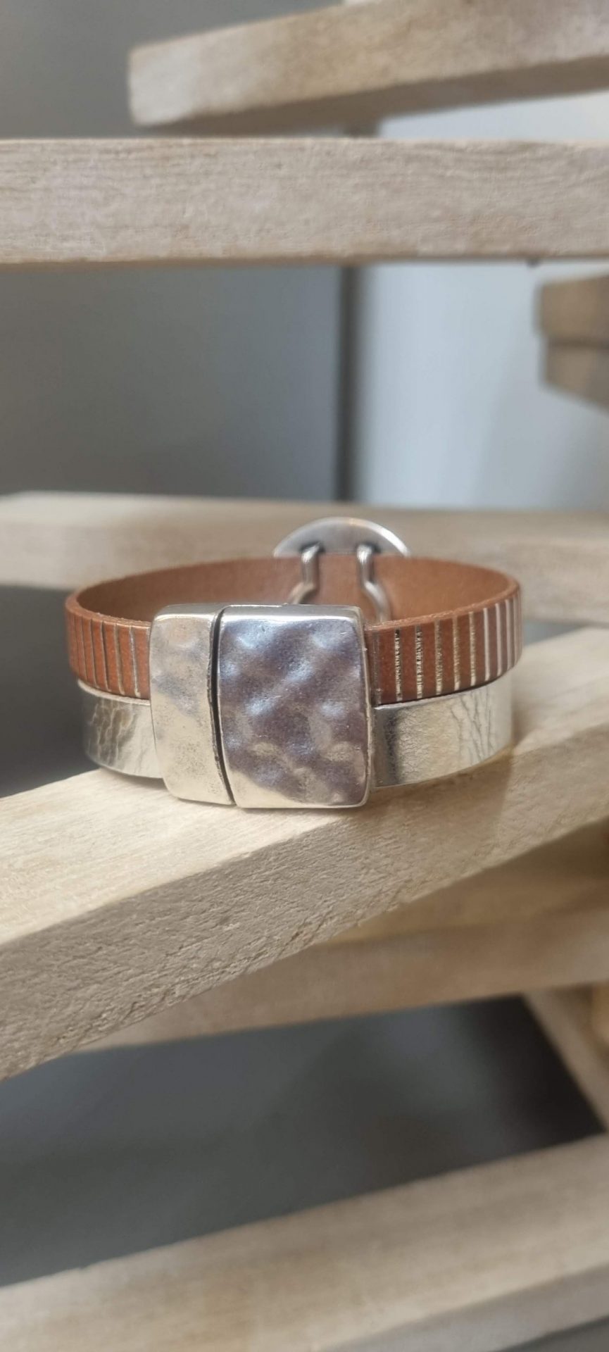 Bracelet femme 20mm en cuir argenté et saumon raye