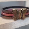 Bracelet femme en cuir et son fermoir papillon
