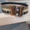 Bracelet femme en suédine noir et cuir doré, fermoir papillon