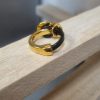 Demi bague dorée, cuir rond noir et oeil émaillé noir
