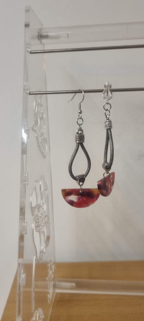 Boucles d'oreilles cuir rond gris et pendentif demi lune en acétate