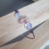 Bracelet enfant ado en cuir rond violet, son oiseau argenté et ses perles en verre