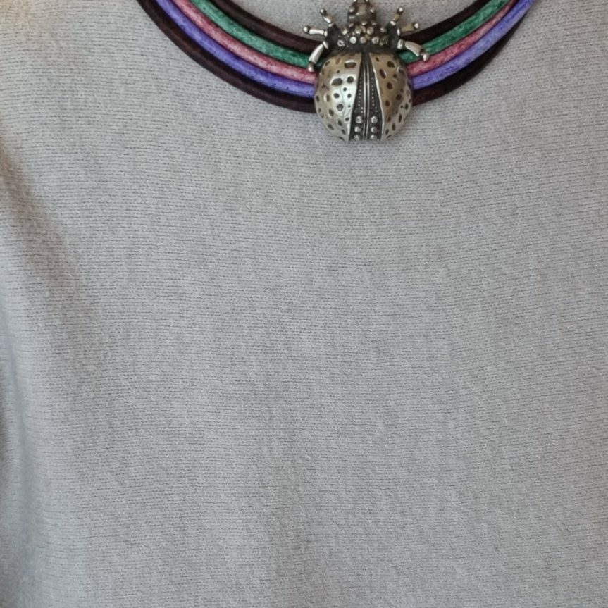 Collier cuir rond 4mm et scarabée argenté