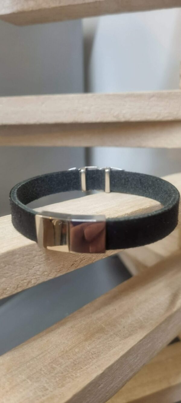 Bracelet homme en cuir plat noir et sa plume argentée