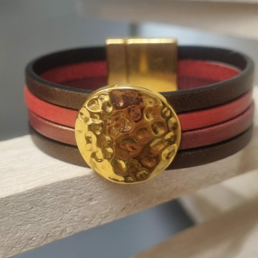 Bracelet femme 20mm en cuir et pastille dorée martelée
