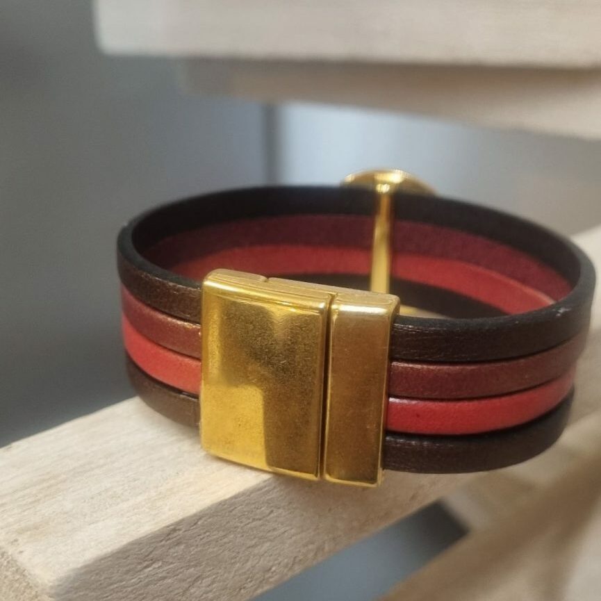 Bracelet femme 20mm en cuir et pastille dorée martelée