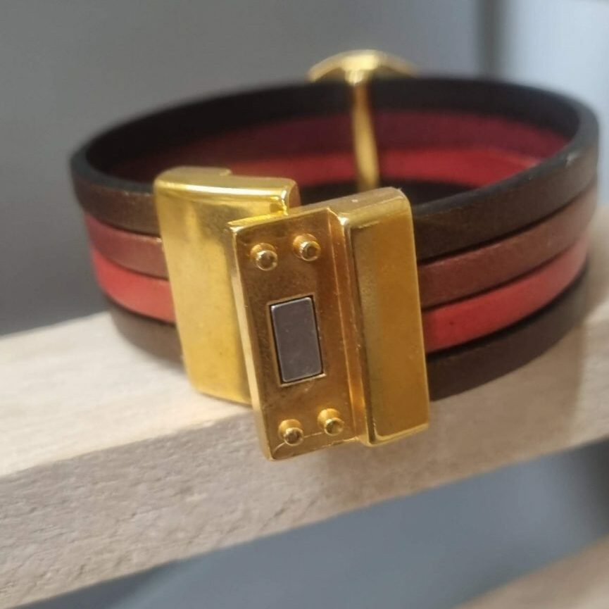 Bracelet femme 20mm en cuir et pastille dorée martelée
