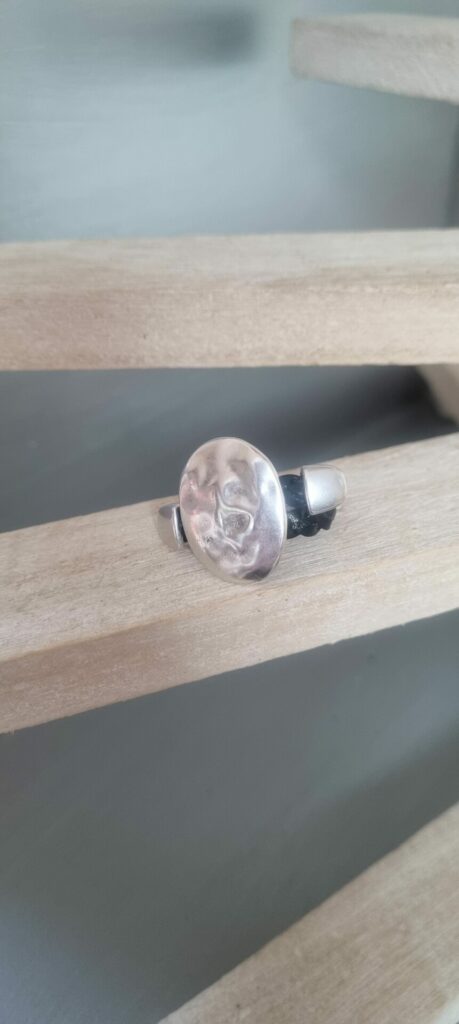 Bague femme en cuir tressé noir, pastille argentée