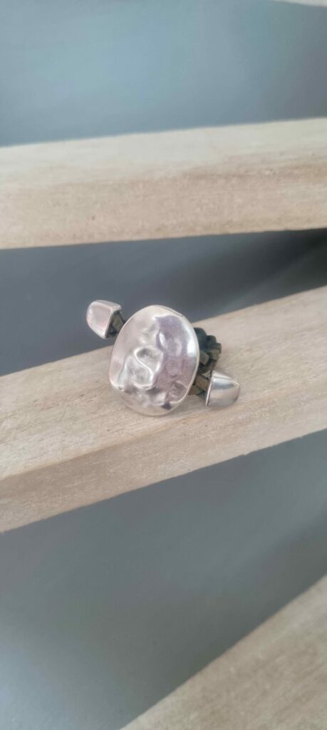 Bague femme en cuir tressé vert, pastille argentée
