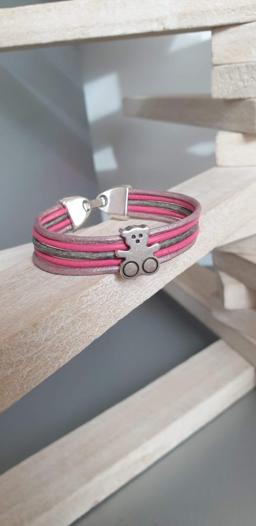 Bracelet enfant cuir rond rose et gris, ourson argenté