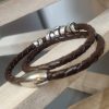 Bracelet homme double tour cuir tressé marron et perles argentées