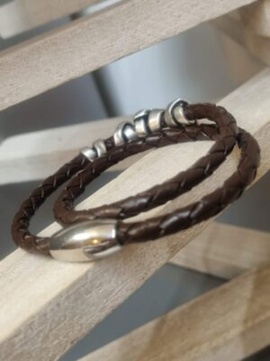 Bracelet homme double tour cuir tressé marron et perles argentées