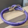 Bracelet femme cuir rond mauve et fermoir crochet