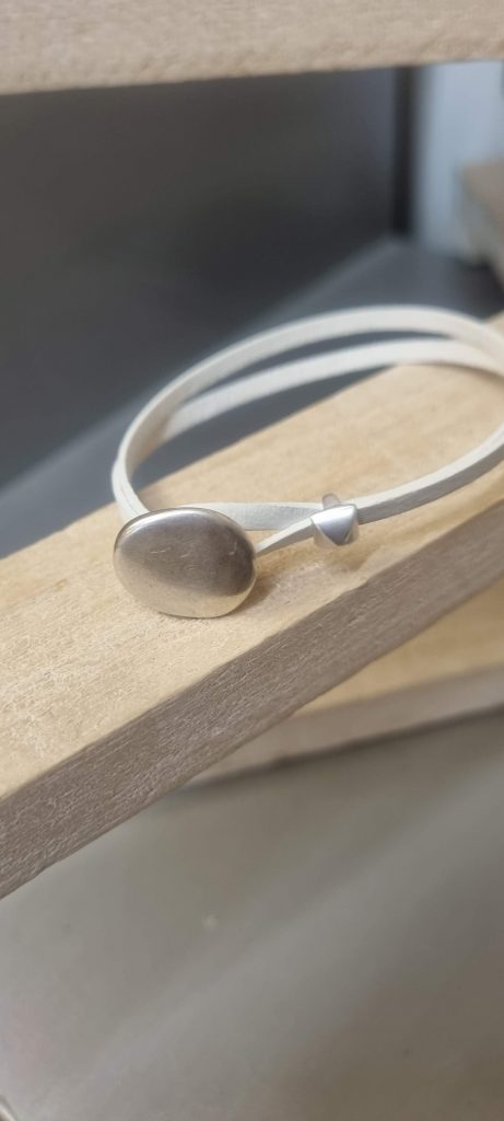 Bracelet femme, ado cuir blanc et fermoir bouton
