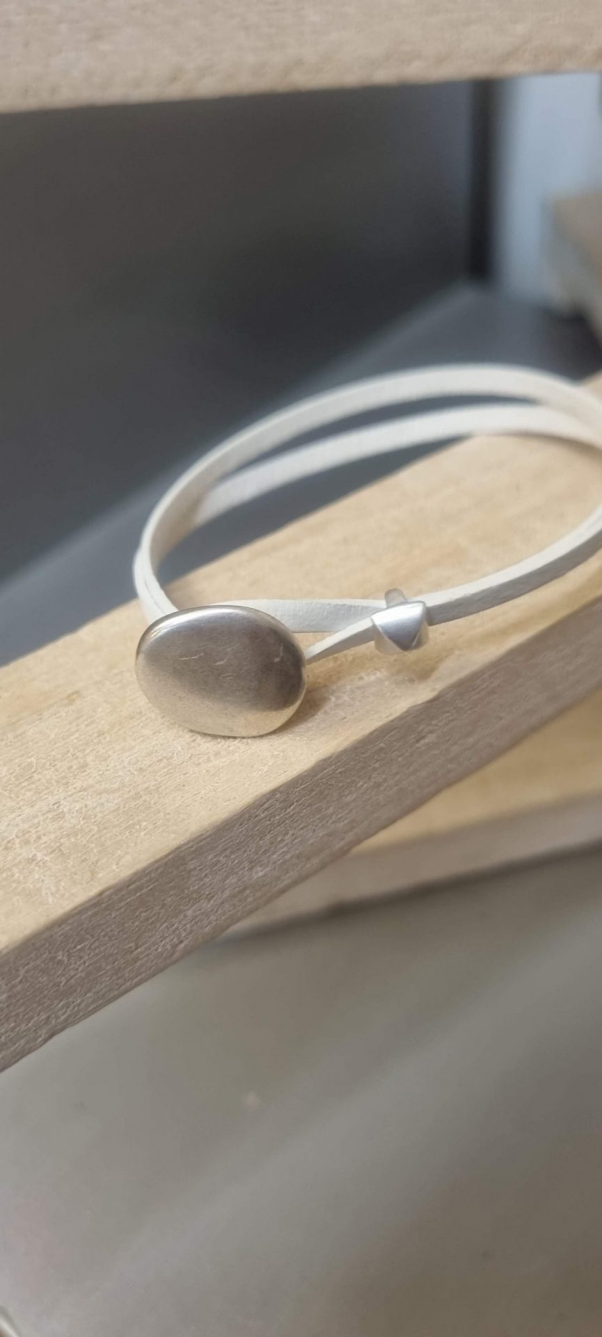 Bracelet femme, ado cuir blanc et fermoir bouton