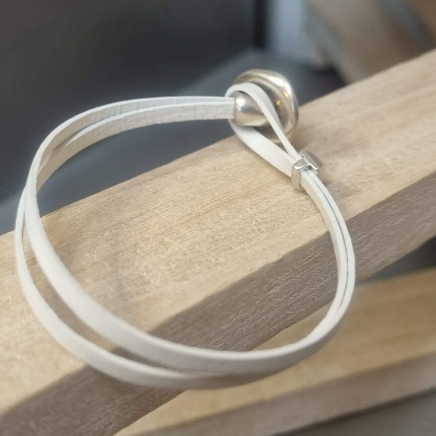 Bracelet femme, ado cuir blanc et fermoir bouton