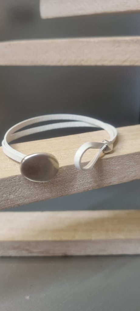 Bracelet femme, ado cuir blanc et fermoir bouton