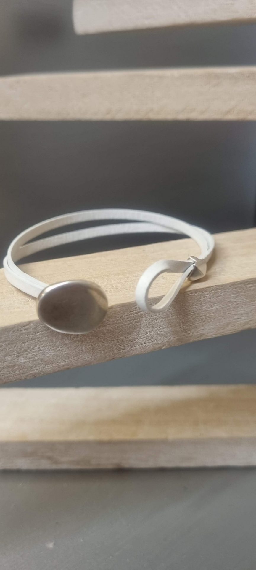 Bracelet femme, ado cuir blanc et fermoir bouton